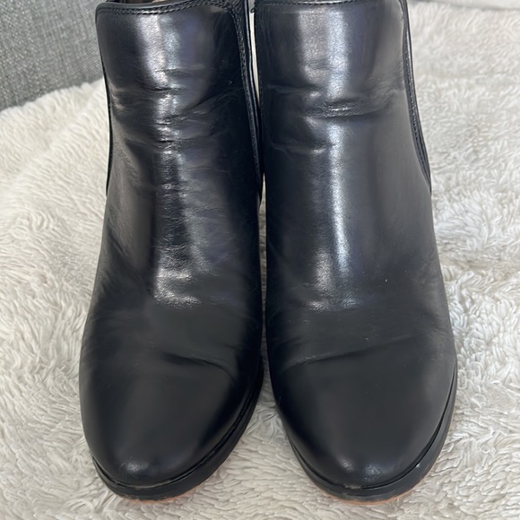 Michael Kors leather short booties,size 6 great condition, only wore a few times - Picture 7 of 10